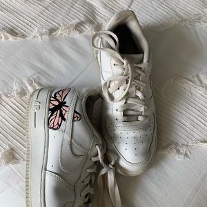 HAND-PAINTED AF1’s